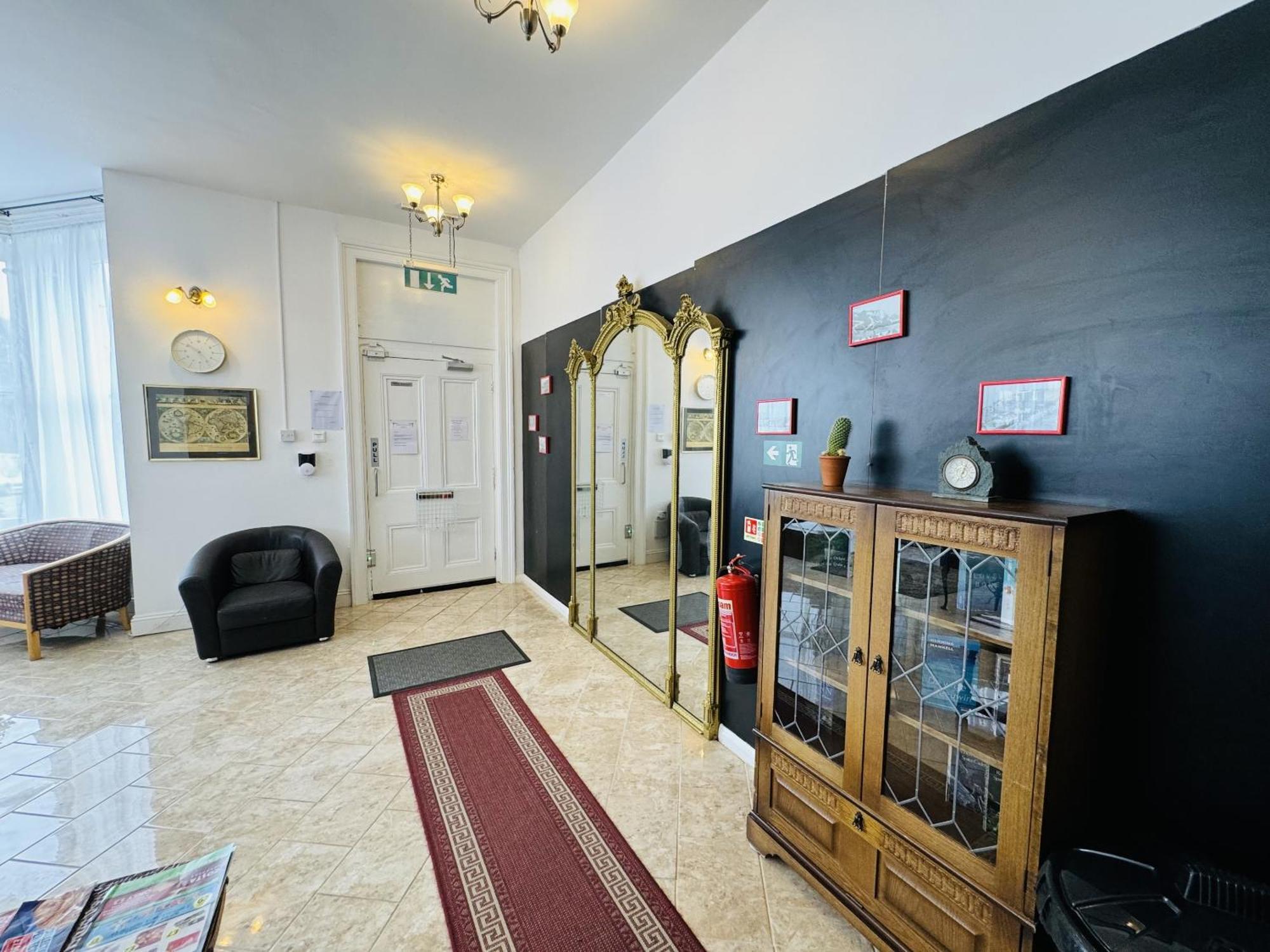 Carlton Court Hotel Истбурн Экстерьер фото