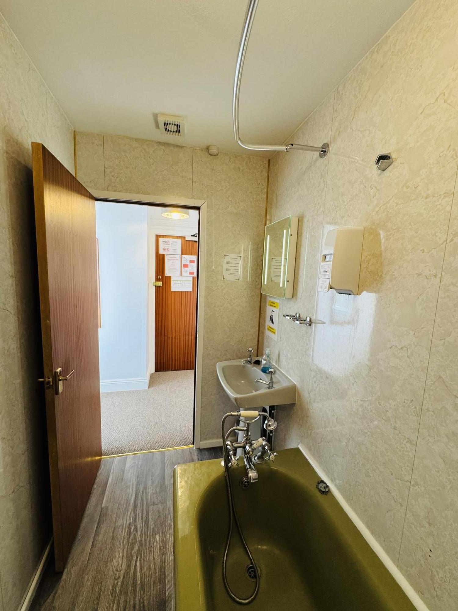 Carlton Court Hotel Истбурн Номер фото